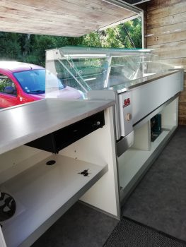 photo rem int vitrine 2m tirroir caisse.jpg