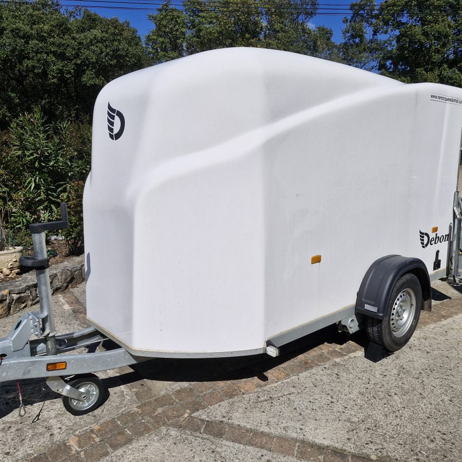 Fourgon fermé cheval liberté Cargo 1300 DEBON