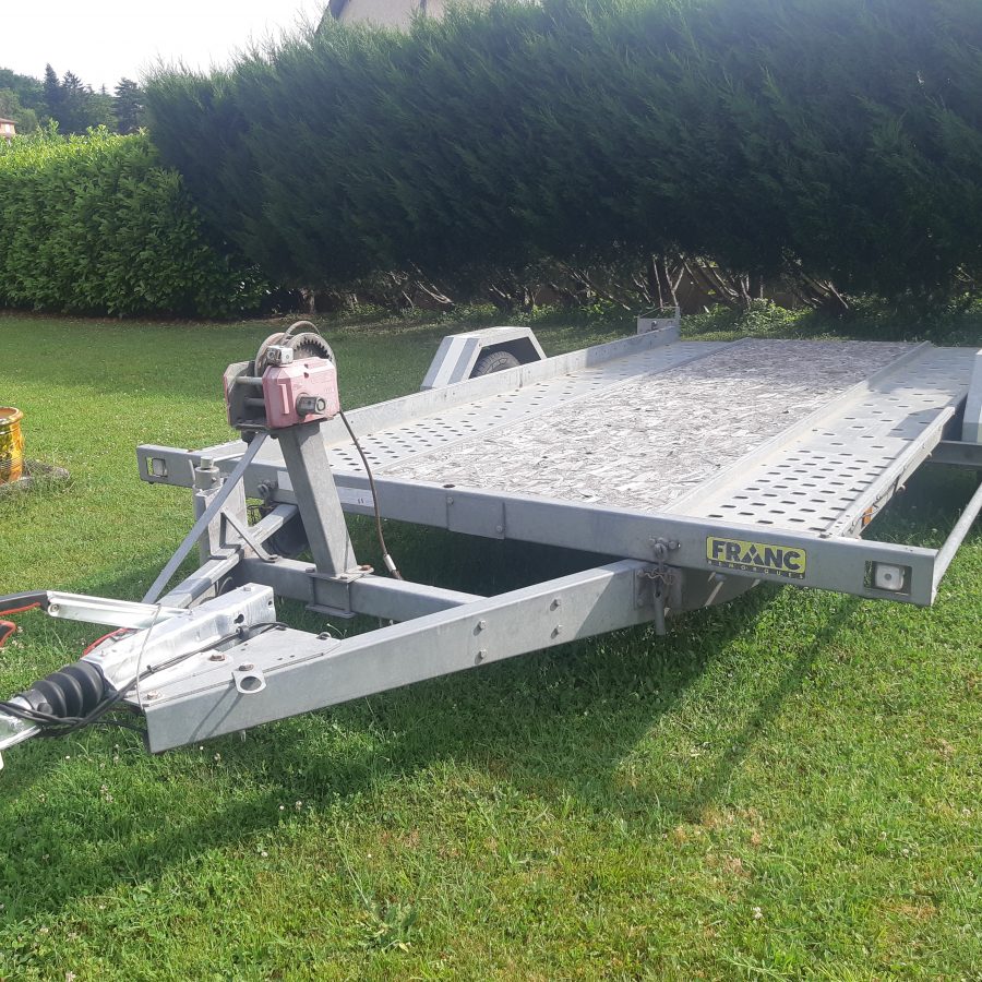 Remorque plateau Trigano – PTAC 1600 kg – Charge utile 1190 kg – Carte grise
